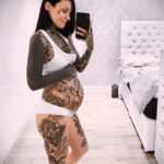 Фото беременная с тату 19.04.2021 №011 - pregnant tattoo - tatufoto.com