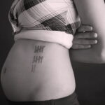Фото беременная с тату 19.04.2021 №017 - pregnant tattoo - tatufoto.com