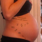 Фото беременная с тату 19.04.2021 №035 - pregnant tattoo - tatufoto.com