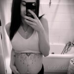 Фото беременная с тату 19.04.2021 №039 - pregnant tattoo - tatufoto.com