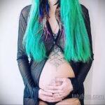 Фото беременная с тату 19.04.2021 №050 - pregnant tattoo - tatufoto.com