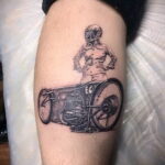 Фото интересного рисунка мужской тату 05.04.2021 №110 - male tattoo - tatufoto.com