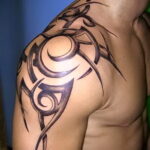 Фото интересного рисунка мужской тату 05.04.2021 №196 - male tattoo - tatufoto.com