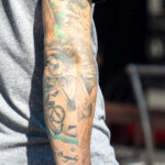 Тату глаз девушки и часы в рукаве на руке правой у парня – Фото Уличная тату (street tattoo) № 13 – 27.06.2021 2