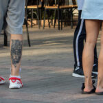 Тату девушка в шапке волка на правой ноге парня – Фото Уличная тату (street tattoo) № 13 – 27.06.2021 1