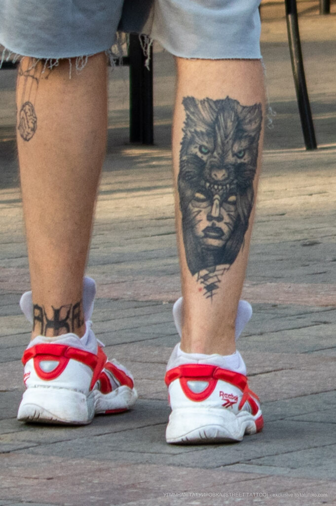 Тату девушка в шапке волка на правой ноге парня – Фото Уличная тату (street tattoo) № 13 – 27.06.2021 2