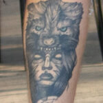 Тату девушка в шапке волка на правой ноге парня – Фото Уличная тату (street tattoo) № 13 – 27.06.2021 3