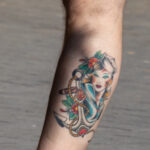 Тату морячка и якорь внизу ноги мужчины – Фото Уличная тату (street tattoo) № 13 – 27.06.2021 2