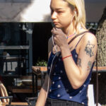 Тату на плече девушки стрела в голове тигра и надпись FUCK CUPID – Фото Уличная тату (street tattoo) № 13 – 27.06.2021 2