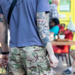 Тату паутина со скелетом на правой руке парня – Фото Уличная тату (street tattoo) № 13 – 27.06.2021 3