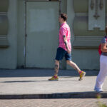 Тату портрет девушки и надпись ЩО ТАМ на ноге у парня – Фото Уличная тату (street tattoo) № 13 – 27.06.2021 6