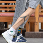 Тату с силуэтом баскетболиста в прыжке на ноге парня – Фото Уличная тату (street tattoo) № 13 – 27.06.2021 2