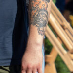 Тату с тигром на левой руке парня – Фото Уличная тату (street tattoo) № 13 – 27.06.2021 1
