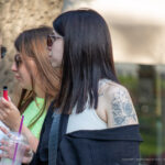 Тату с цветами на левом плече девушки – Фото Уличная тату (street tattoo) № 13 – 27.06.2021 5