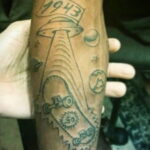 Фото тату со скейтбордом 19.06.2021 №013 - skateboard tattoo - tatufoto.com