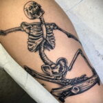 Фото тату со скейтбордом 19.06.2021 №027 - skateboard tattoo - tatufoto.com