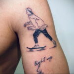 Фото тату со скейтбордом 19.06.2021 №121 - skateboard tattoo - tatufoto.com