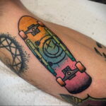 Фото тату со скейтбордом 19.06.2021 №149 - skateboard tattoo - tatufoto.com