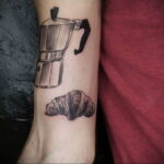 Фото татуировки круассан 05.06.2021 №012 - croissant tattoo - tatufoto.com