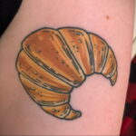 Фото татуировки круассан 05.06.2021 №015 - croissant tattoo - tatufoto.com