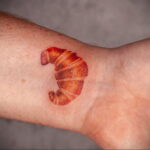 Фото татуировки круассан 05.06.2021 №016 - croissant tattoo - tatufoto.com