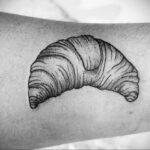Фото татуировки круассан 05.06.2021 №022 - croissant tattoo - tatufoto.com