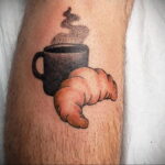 Фото татуировки круассан 05.06.2021 №026 - croissant tattoo - tatufoto.com