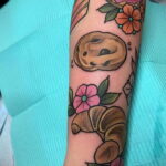 Фото татуировки круассан 05.06.2021 №046 - croissant tattoo - tatufoto.com