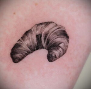 Фото татуировки круассан 05.06.2021 №054 - croissant tattoo - tatufoto.com
