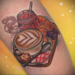 Фото татуировки круассан 05.06.2021 №058 - croissant tattoo - tatufoto.com