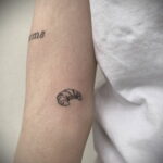 Фото татуировки круассан 05.06.2021 №059 - croissant tattoo - tatufoto.com