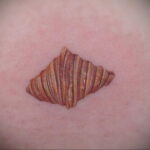 Фото татуировки круассан 05.06.2021 №069 - croissant tattoo - tatufoto.com