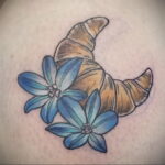 Фото татуировки круассан 05.06.2021 №071 - croissant tattoo - tatufoto.com