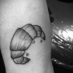 Фото татуировки круассан 05.06.2021 №075 - croissant tattoo - tatufoto.com