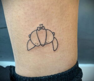 Фото татуировки круассан 05.06.2021 №077 - croissant tattoo - tatufoto.com