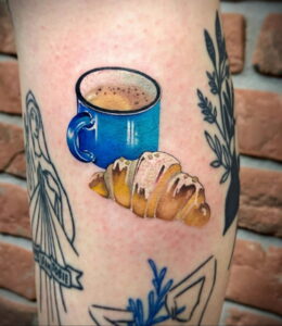 Фото татуировки круассан 05.06.2021 №084 - croissant tattoo - tatufoto.com