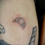 Фото татуировки круассан 05.06.2021 №093 - croissant tattoo - tatufoto.com