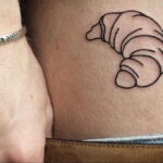 Фото татуировки круассан 05.06.2021 №096 - croissant tattoo - tatufoto.com