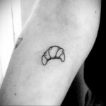Фото татуировки круассан 05.06.2021 №098 - croissant tattoo - tatufoto.com