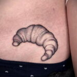 Фото татуировки круассан 05.06.2021 №100 - croissant tattoo - tatufoto.com