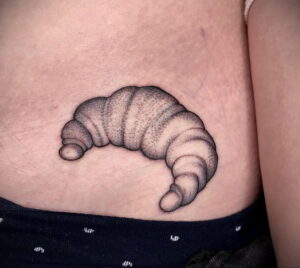 Фото татуировки круассан 05.06.2021 №100 - croissant tattoo - tatufoto.com
