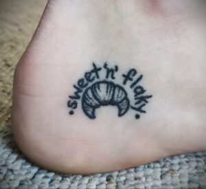 Фото татуировки круассан 05.06.2021 №101 - croissant tattoo - tatufoto.com