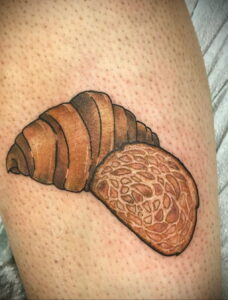 Фото татуировки круассан 05.06.2021 №103 - croissant tattoo - tatufoto.com