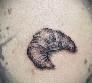 Фото татуировки круассан 05.06.2021 №108 - croissant tattoo - tatufoto.com