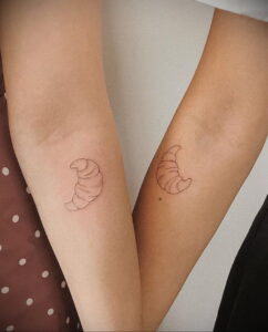 Фото татуировки круассан 05.06.2021 №112 - croissant tattoo - tatufoto.com