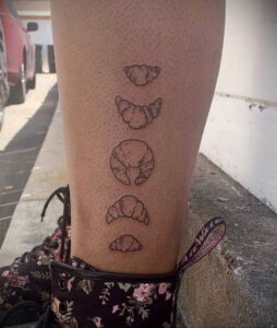 Фото татуировки круассан 05.06.2021 №118 - croissant tattoo - tatufoto.com
