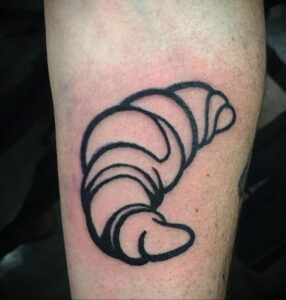 Фото татуировки круассан 05.06.2021 №121 - croissant tattoo - tatufoto.com