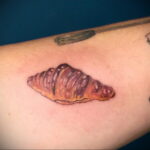 Фото татуировки круассан 05.06.2021 №124 - croissant tattoo - tatufoto.com