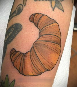 Фото татуировки круассан 05.06.2021 №125 - croissant tattoo - tatufoto.com