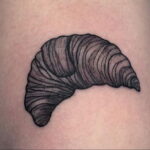 Фото татуировки круассан 05.06.2021 №127 - croissant tattoo - tatufoto.com